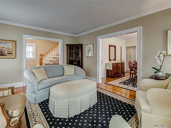 5th image of 18 Waverly St