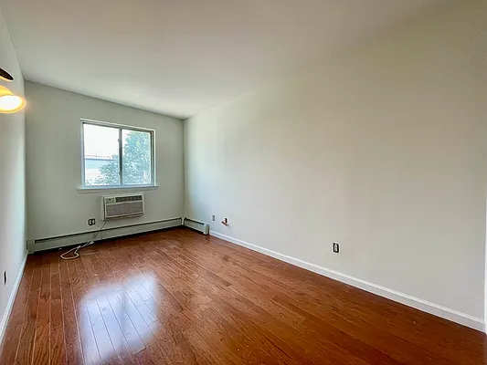 Rented by Oxford Property Group | media 33