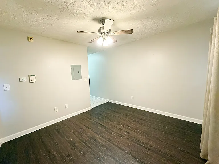 420 Rawson St SW #3 — Photo 2