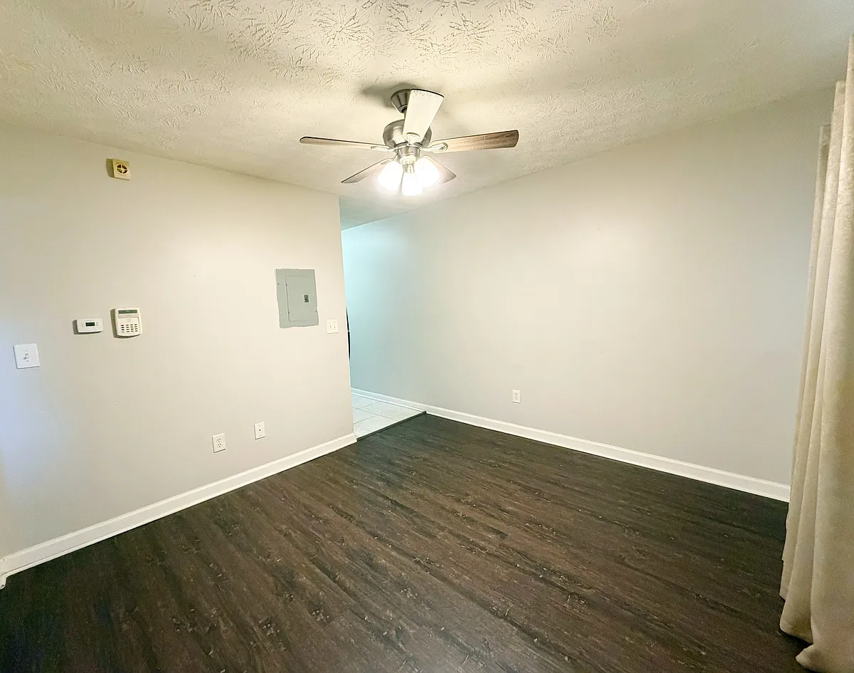 Building Photo - 420 Rawson St SW #3