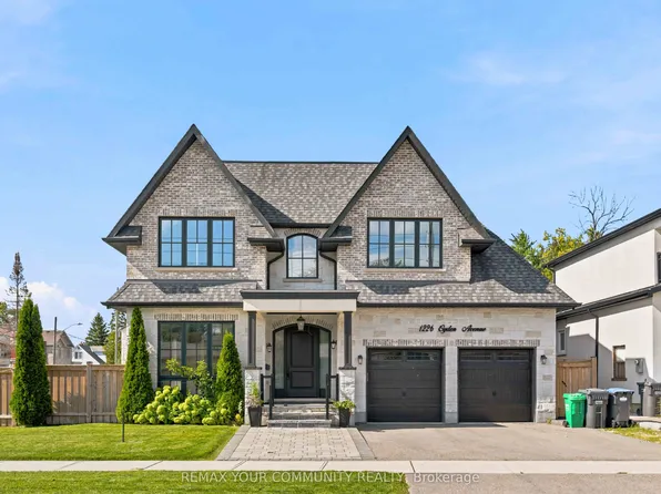 1226 Ogden Ave, Mississauga, ON L5E 2H4
