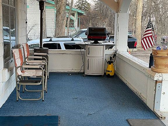 4th image of 346 S 1st St W
