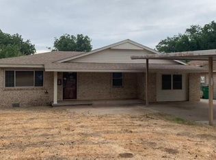 404 S Louisiana Ave, Mangum, OK 73554