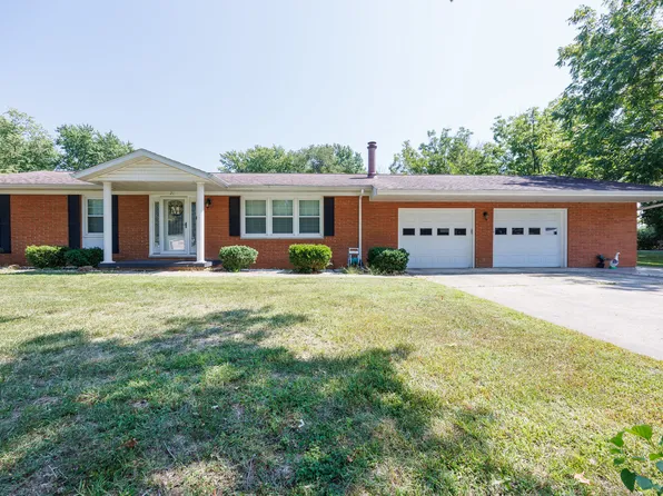 21 Crestwood Ln, Centralia, IL 62801