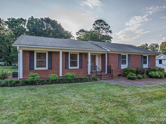 2nd image of 3148 Erskine Dr