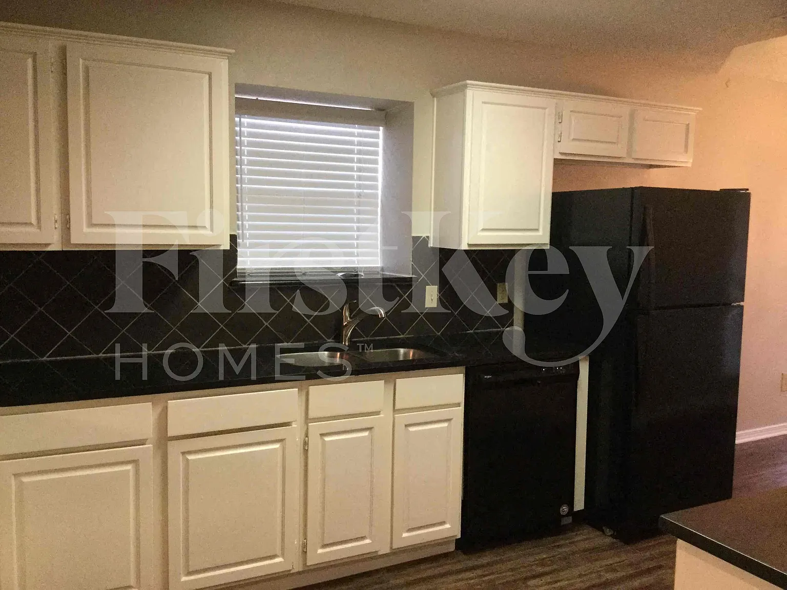 3 bed, 2.0 bath, 1424 sqft, $1,805 — Photo 4