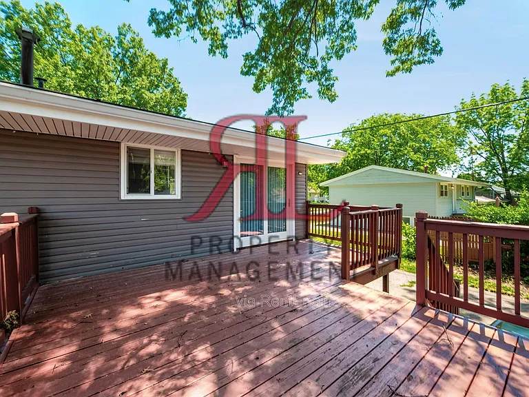 363 Regents Rd — Photo 30