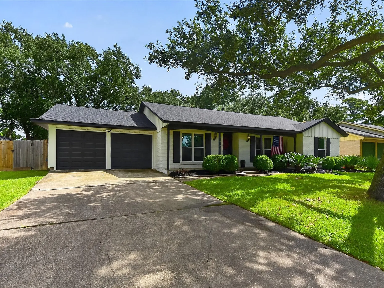 3 bed, 2.0 bath, 1385 sqft, $2,350 — Photo 2