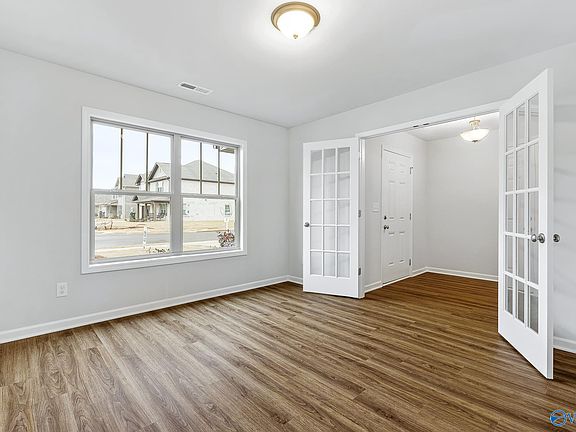 5th image of 105 Sublett Dr