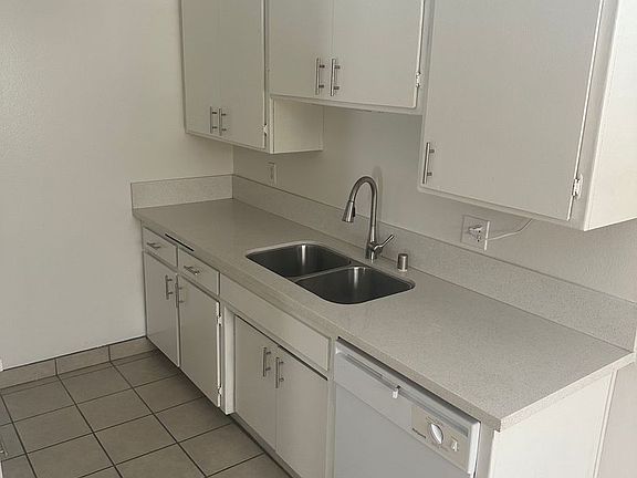 5th image of 3726 Jasmine Ave #111