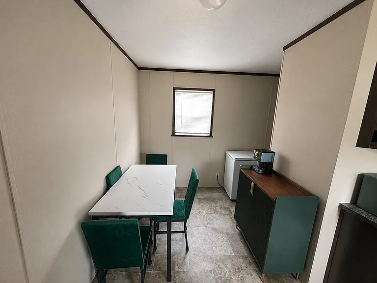 184 Lakeshore Cir #184 — Photo 3