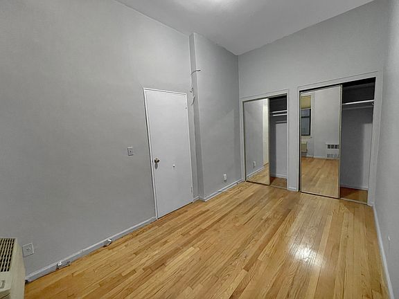 4th image of 207 E 15th St APT 1C