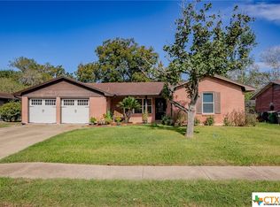 1820 Travis Ave, Victoria, TX 77901