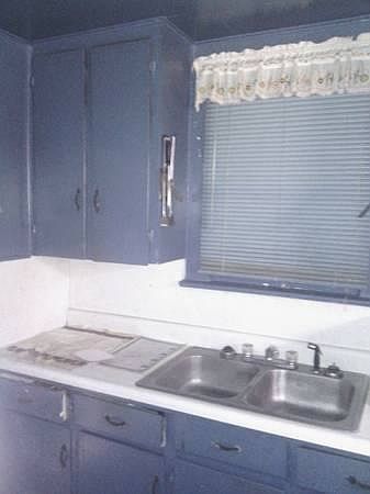 2nd image of 815 Woodbury St