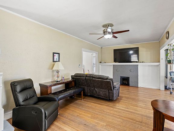 3rd image of 1139 N Lockwood Ave