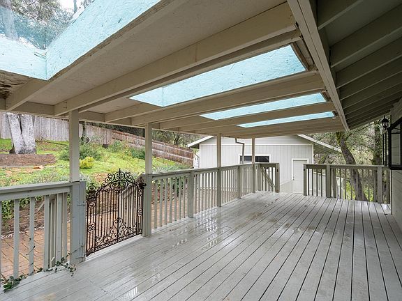 3rd image of 3080 Twelve Oaks Ln