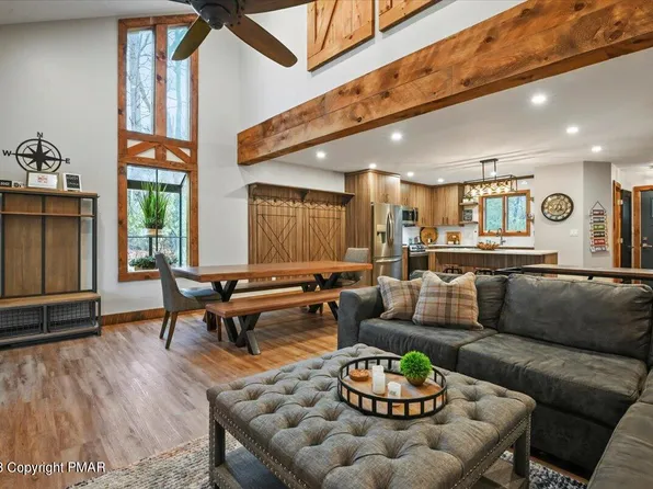 19 Ski Side Dr, Tannersville, PA 18372