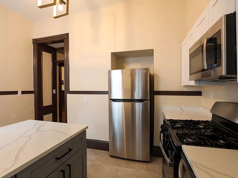 89 Green St #1 — Photo 15