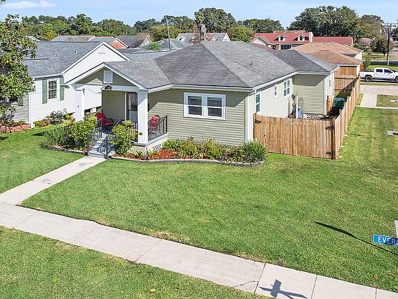 2nd image of 721 Evergreen Dr