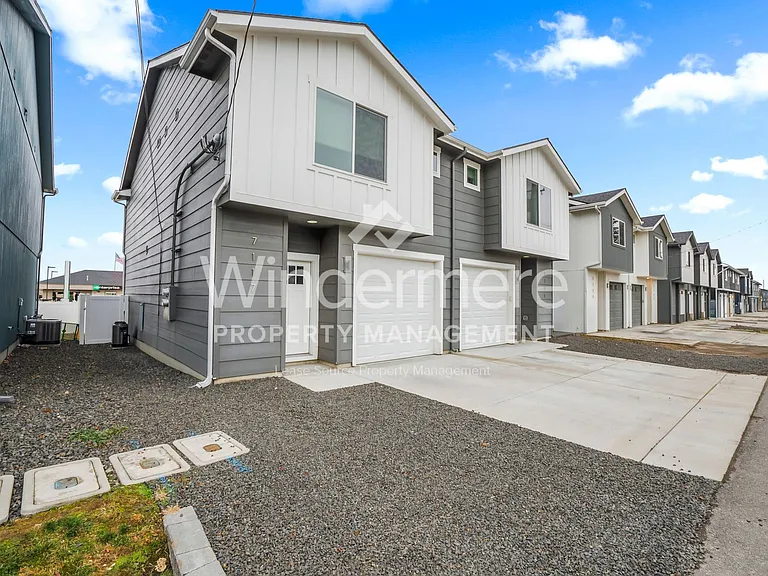 7117 E Pacific Way — Photo 1