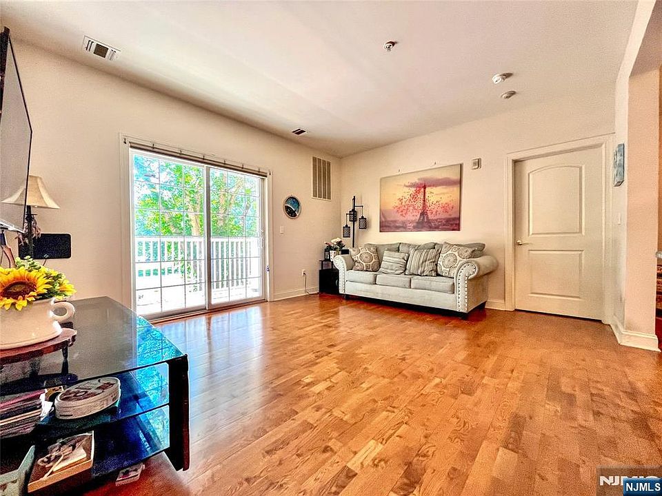 1st image of 2113 Windsor Park Court