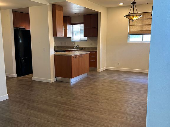 3rd image of 2045 Beloit Ave APT 106