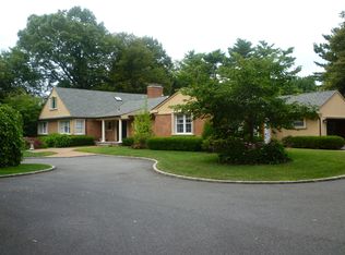 532 East Shore Rd, Great Neck, NY 11024