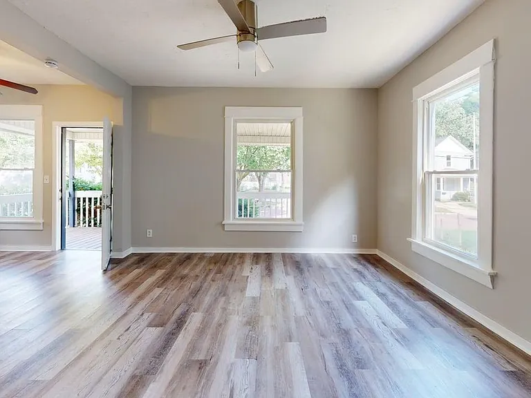 982 Collinwood Ave — Photo 4