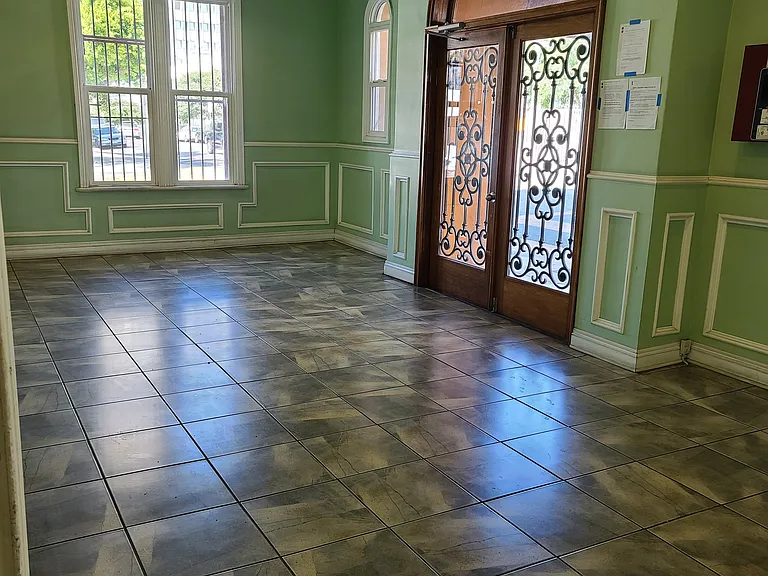 701 S Mariposa Ave #101 — Photo 3