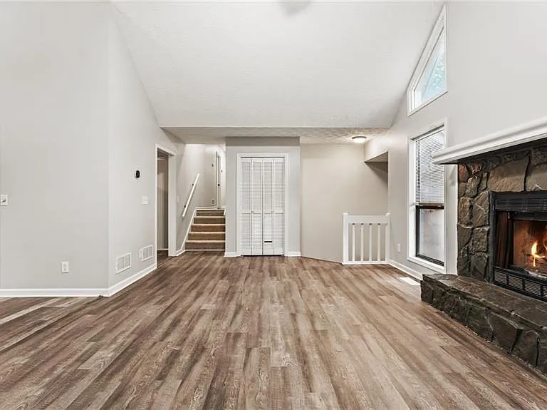 1095 Mountain Springs Dr NW — Photo 12