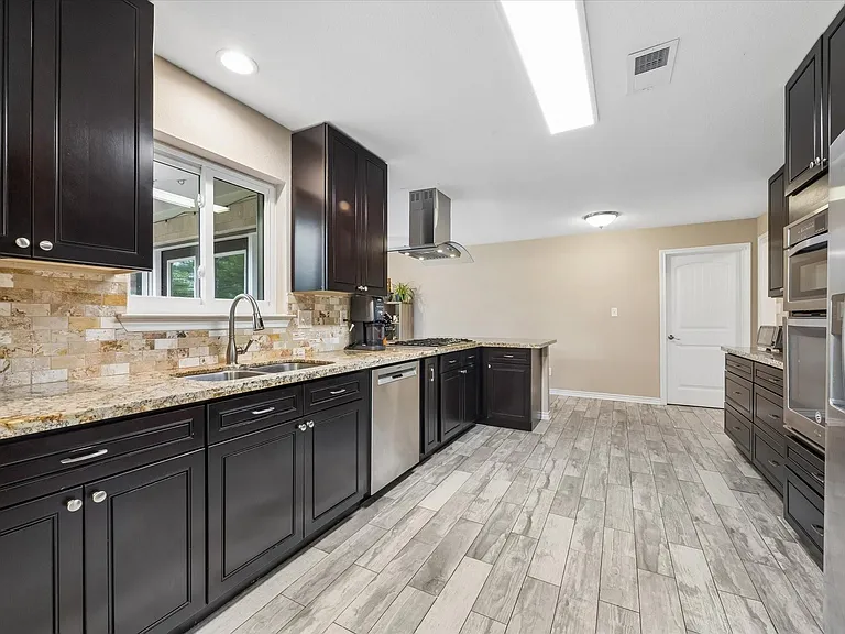3711 Manor Ln — Photo 4