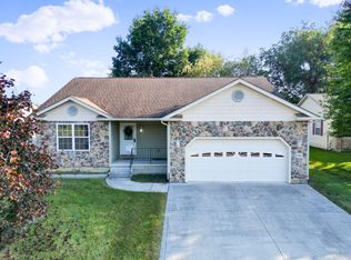 302 Alcon Dr, Newark, OH 43055