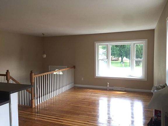 5th image of 13 Trap Brook Dr