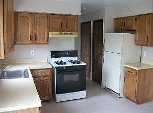 5th image of 1689 Stewart Ave