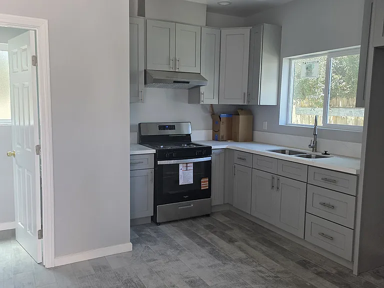 Walnut Grove Ave — Photo 10