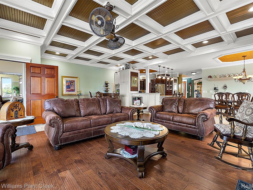 328 S Broadway St, photo 21