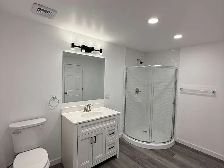 424 Collins Dr — Photo 15
