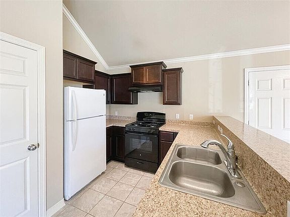 4th image of 8031 Canyon St