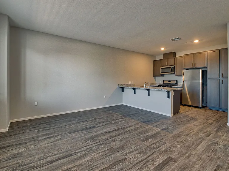 1525 G Ave — Photo 5