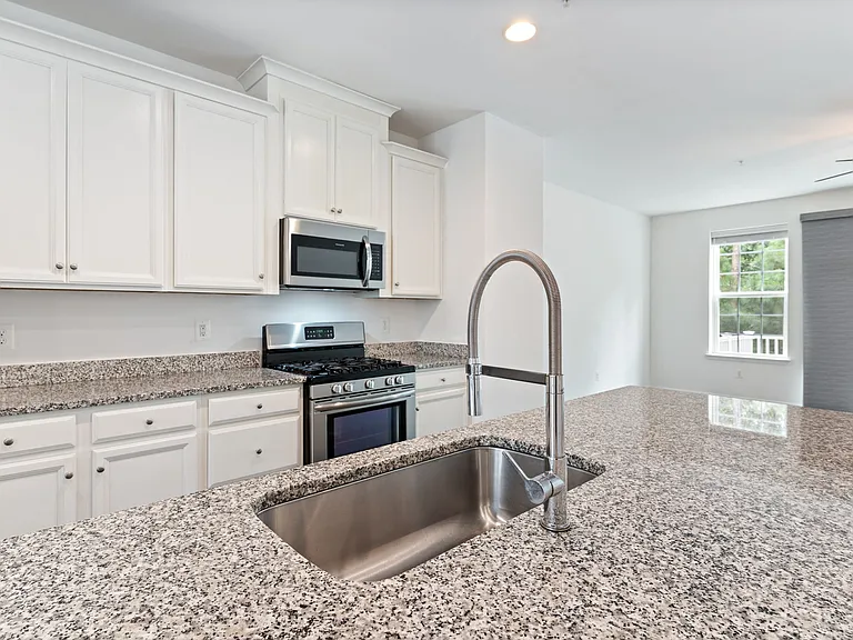 23048 Mountain Laurel Ln — Photo 7