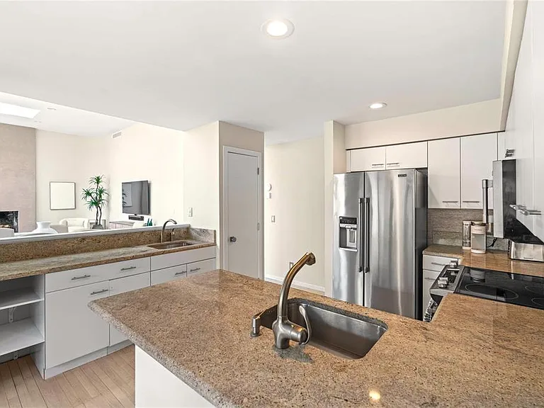 10 Fox Hollow Dr — Photo 20