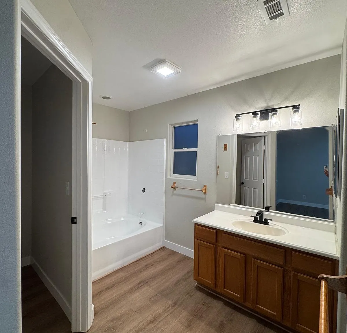 3 bed, 1349 sqft, $2,250 — Photo 4