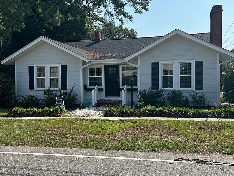 900 Laurel St — Photo 1