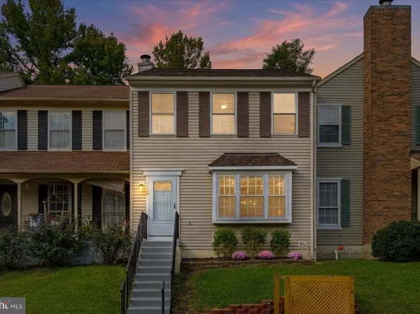 5830 Waterdale Ct, Centreville, VA 20121