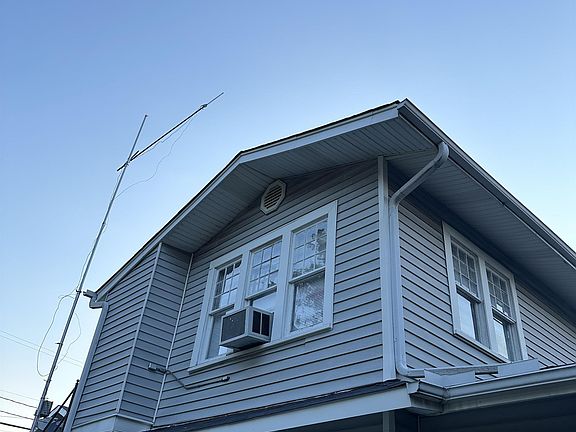 3rd image of 200 Dalzell St #3