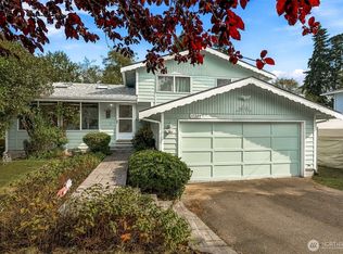 17324 40th Ave S, Seattle, WA 98188