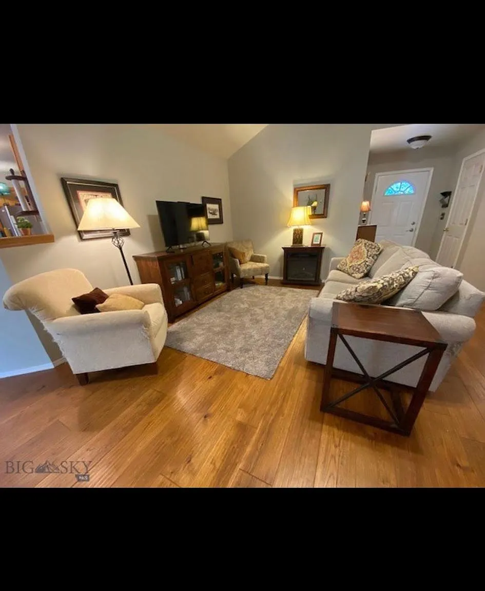 2813 W Villard St — Photo 4