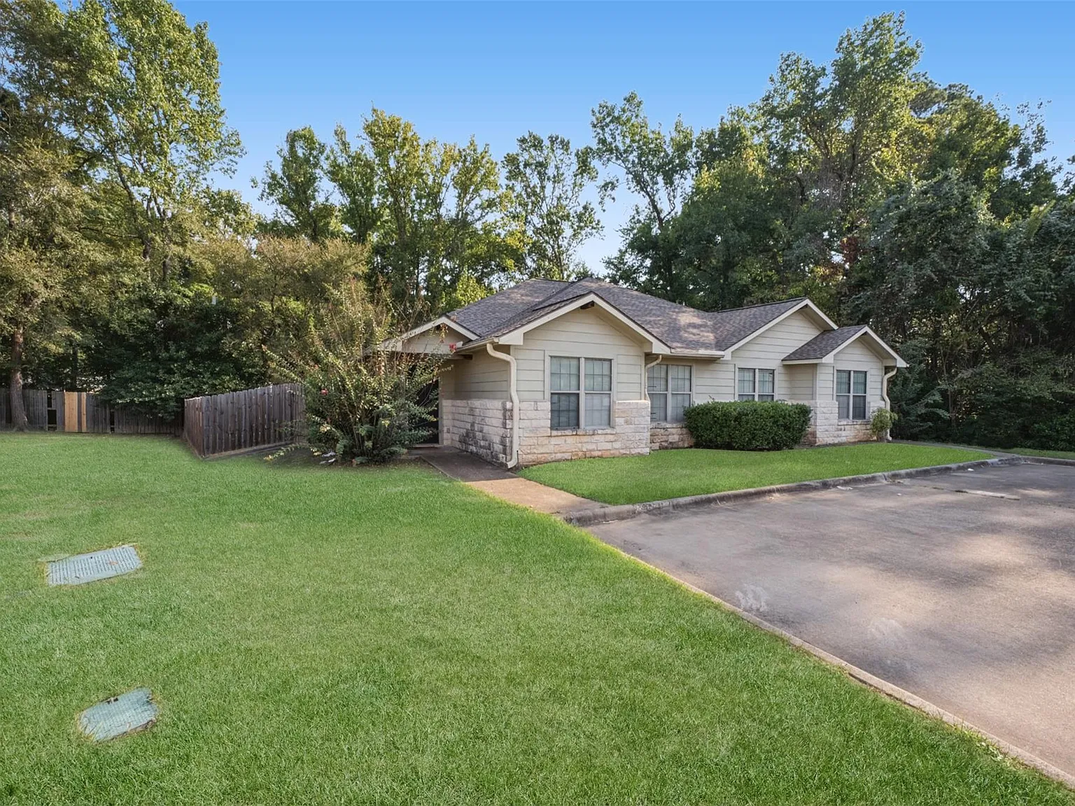 3 bed, 3.0 bath, 2655 sqft, $1,500 — Photo 1