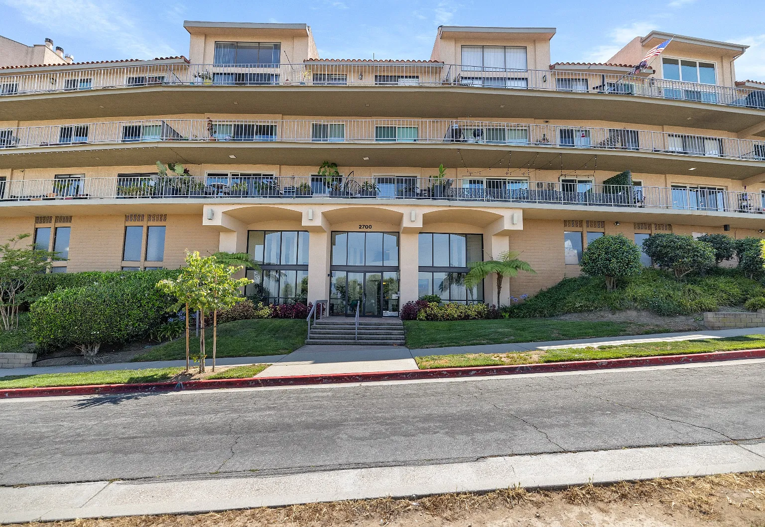 2700 E Panorama Dr — Photo 1