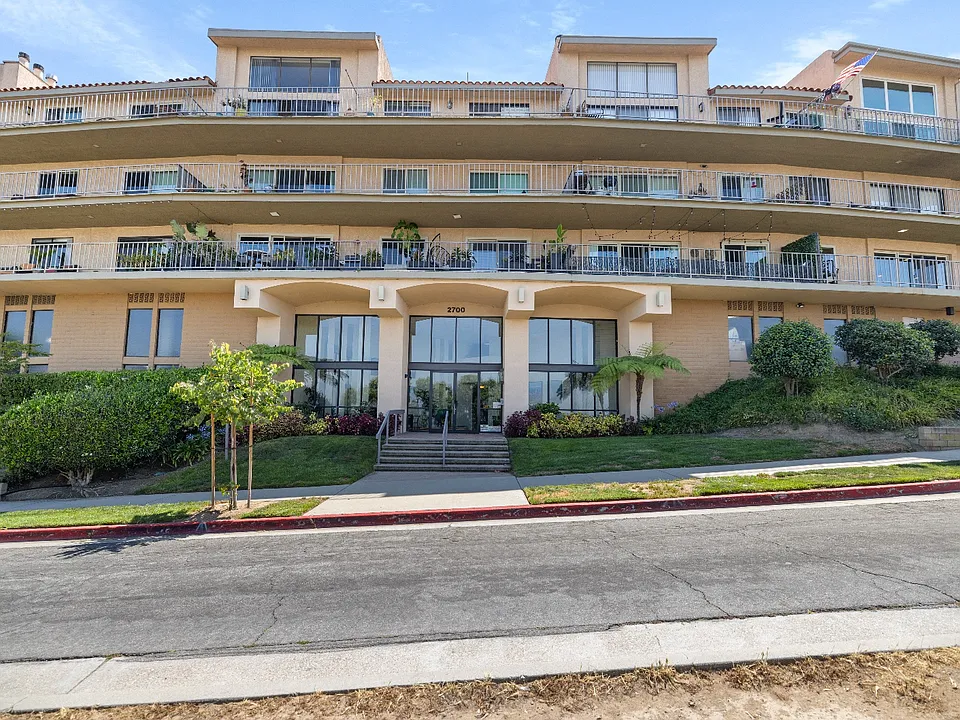 2700 E Panorama Dr #208